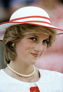 princess-diana-pearl-earrings-z.jpg