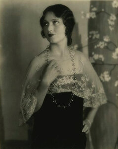 vintage-1920s-photo-showing-pools-of-light-necklace.jpg