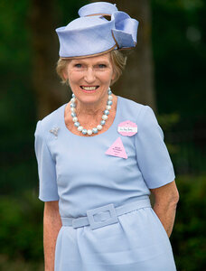 Mary-Berry-Royal-Ascot-race-meeting-1.jpg