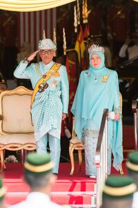 Sultan Abdullah Sultan Ahmad Shah and wife Tunku Azizah Aminah Maimunah Iskandariah .jpg
