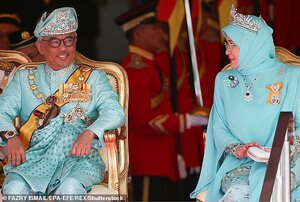 Sultan Abdullah Sultan Ahmad Shah and wife Tunku Azizah Aminah Maimunah Iskandariah of Malaysia.jpg