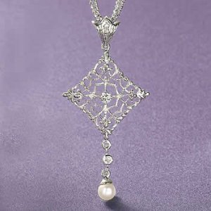 kite pendant.jpeg