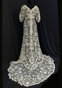 antique lace dress3.jpg