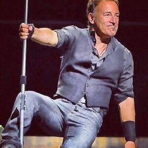 Bruce-Springsteen-Shirtless-Pics-Hot-Photos-Sexy-GIFs-1.jpg