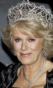 Delhi Durbar tiara At state banquet to welcome the Norwegian royals in 2005.jpg