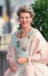 Greek Emerald Parure tiara.jpg