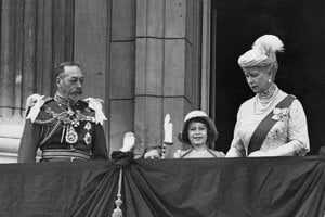 Silver Jubilee of King George V and Queen Mary in 1935.jpg