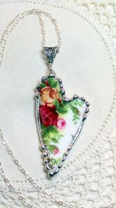 9d8542fb5fc4af1c333e218e66d50c98--broken-china-crafts-broken-china-jewelry.jpg