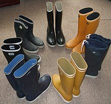 220px-Sailing_boots.jpg