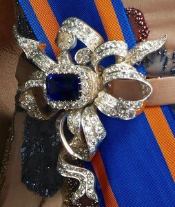 Queen Wilhelmina's sapphire bow.jpg