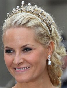 Queen Maud of Norway's Pearl & Diamond Tiara.jpg