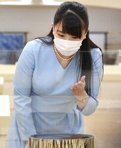 Princess Mako visited the 67th Japan Traditional Crafts Exhibition.jpg