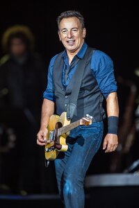 1200px-Bruce_Springsteen_-_Roskilde_Festival_2012.jpg