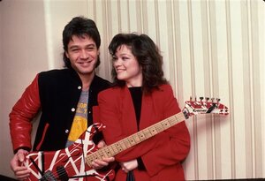 eddie-van-halen-te-inline2-201006_420d5a2ac6254b9194b9f4a547e616f3.fit-560w.jpg