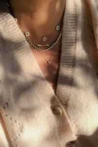 pearldaisychain32-1.jpg