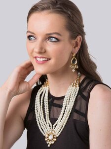 off-white-and-gold-pearl-necklace-set_jewelleryset_off-white-gold_152717480345-af6a375d3fd57cc...jpg