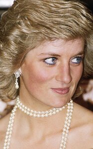 tc-diana-wedding-earrings-52118616-1526310820.jpg