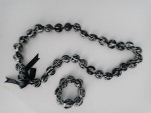 necklace_b_w1.jpg