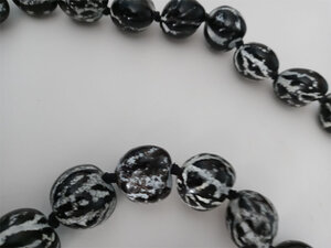 necklace_b_w8.jpg