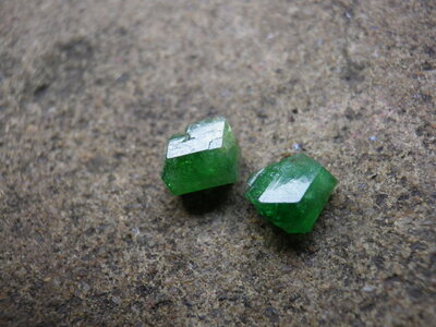 Fluor-uvite colored by vanadium, Mogok.JPG