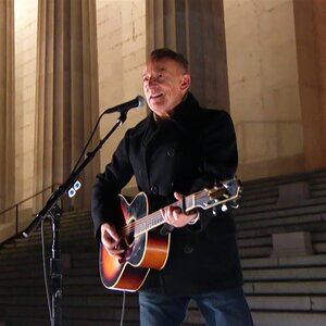 bruce-springsteen-te-square-210120_8b709f98ef862e1694c47fd012379715.fit-760w.jpg