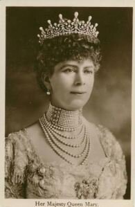 queen-mary-pearls.jpg