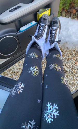 snowflakeleggingswithwhiteolangboots.png