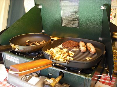 CookingBreakfast_s.jpg