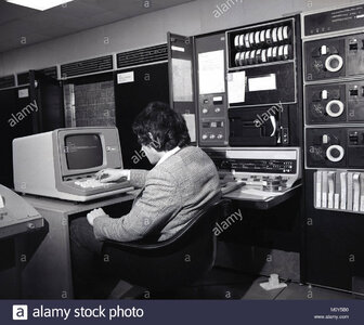 1970s-historical-picture-of-a-man-in-a-data-processing-room-with-banks-M0Y5B0.jpg