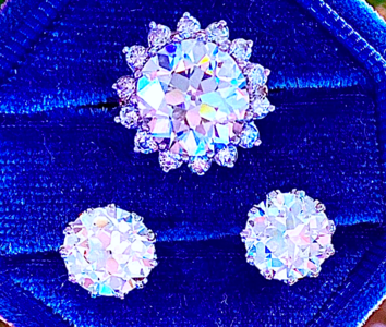 bubbalahmaryannandgingerinbluejewelrybox.png