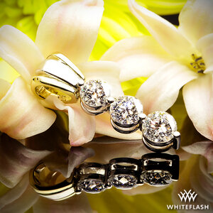 Custom-Three-Stone-Graduated-Pendant-in-14k-White-Gold-and-Palladium-Mix-by-Whiteflash_61119_6...jpg