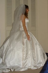 tryin-on-the-dress-014.jpg