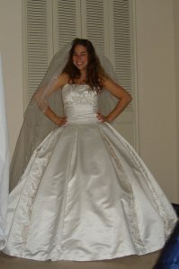 tryin-on-the-dress-023-1.jpg tryin-on-the-dress-023-1.jpg
