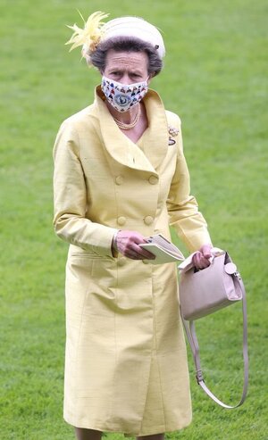 Queen-Elizabeth-II-3107639.jpg