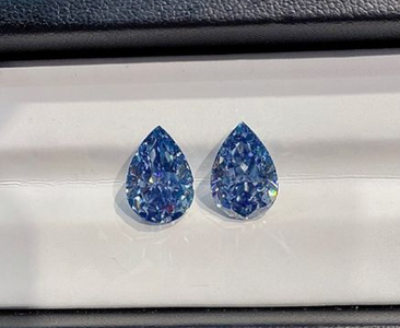 bluepearmoissanite.png