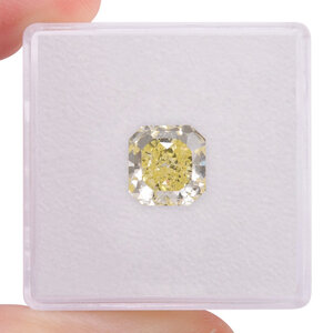 477151-radiant-fancy-si1-yellow-d1717.jpg