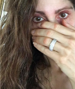 diamondbandvintageonringfinger.png