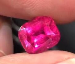 Rubellit 4.3ct 2.JPG Rubellit 4.3ct 2.JPG