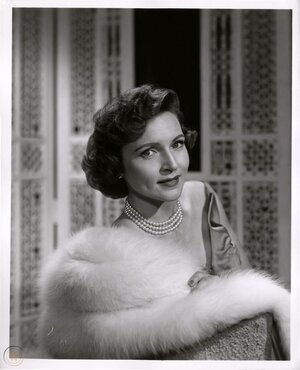 betty-white-1960-photograph-early_1_a354df79fccbf871188f084591c85659.jpg