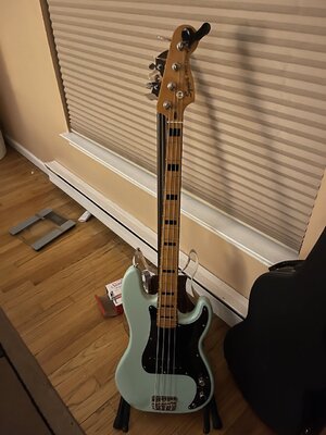 squier-p-bass.jpg