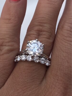 Shared prong 7 stone 0.70ctw F1 moissanite band 2.jpg