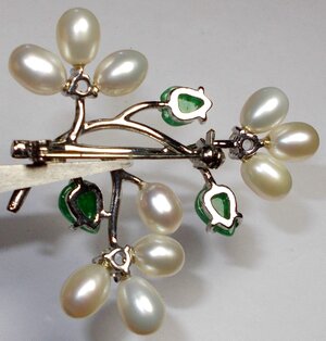 brooch pearls DSCN5899_2.JPG brooch pearls DSCN5899_2.JPG