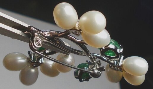 brooch pearls DSCN5900_2.JPG