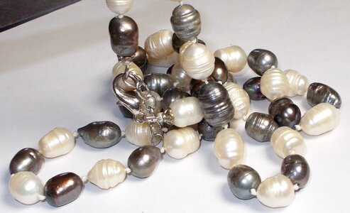 strand irregular pearls DSCN5934_2.JPG strand irregular pearls DSCN5934_2.JPG