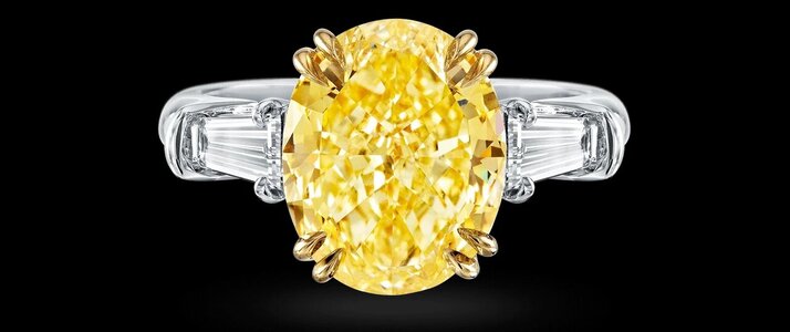classic_winston_engagement_ring_yellow_diamond_rgyedmov040tb_e-1~2.jpg