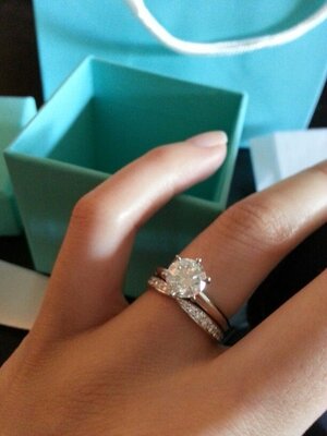 27328bae8819b98e57eaa0fbb1b6c1c3--tiffany-setting-engagement-engagement-ring-simple.jpg