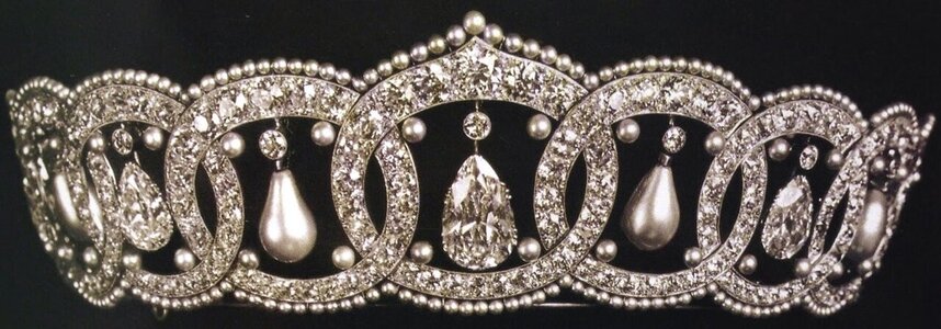 Pearl+&+Diamond+Tiara+(1913)+by+Cartier+for+Princess+Anastasia+1.jpg