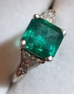 emeraldtrilogyring.jpeg emeraldtrilogyring.jpeg