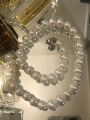 pearls on mirror.png