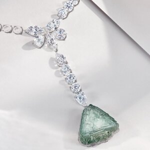 5-awakening-lotus-high-jewellery-making-of_original_15687.jpg__1536x0_q75_crop-scale_subsampli...jpg